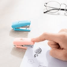 Deli Mini Stapler E0222 — image 2